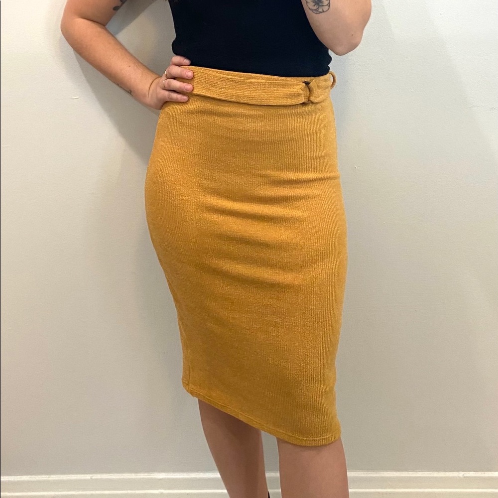 Honey knit skirt with tie